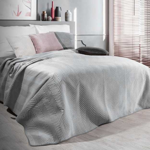 Zamatový prehoz na posteľ SOFIA 230x260 cm strieborný
