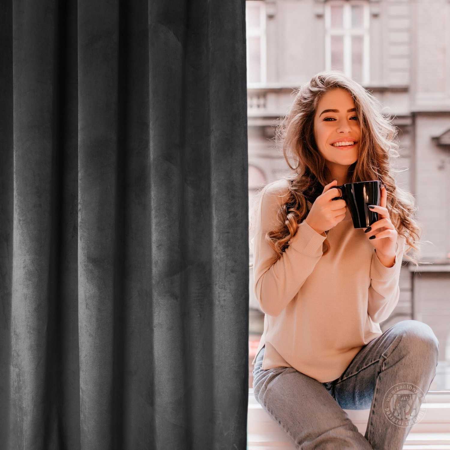 Záves ROSA na krúžkoch čierny 140x250cm