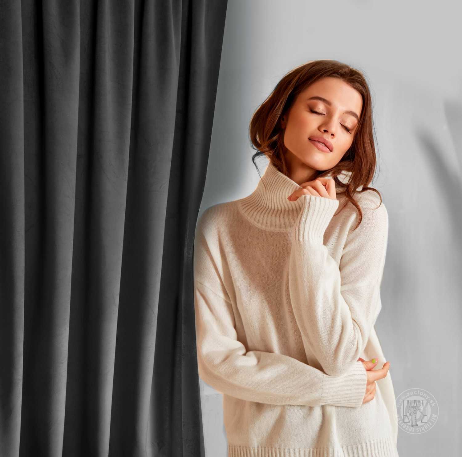 Záves ROSA na krúžkoch čierny 140x250cm