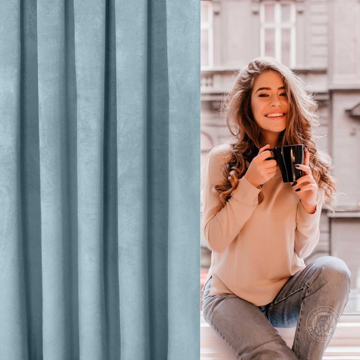 Záves ROSA na krúžkoch svetlomodrý 140x250cm