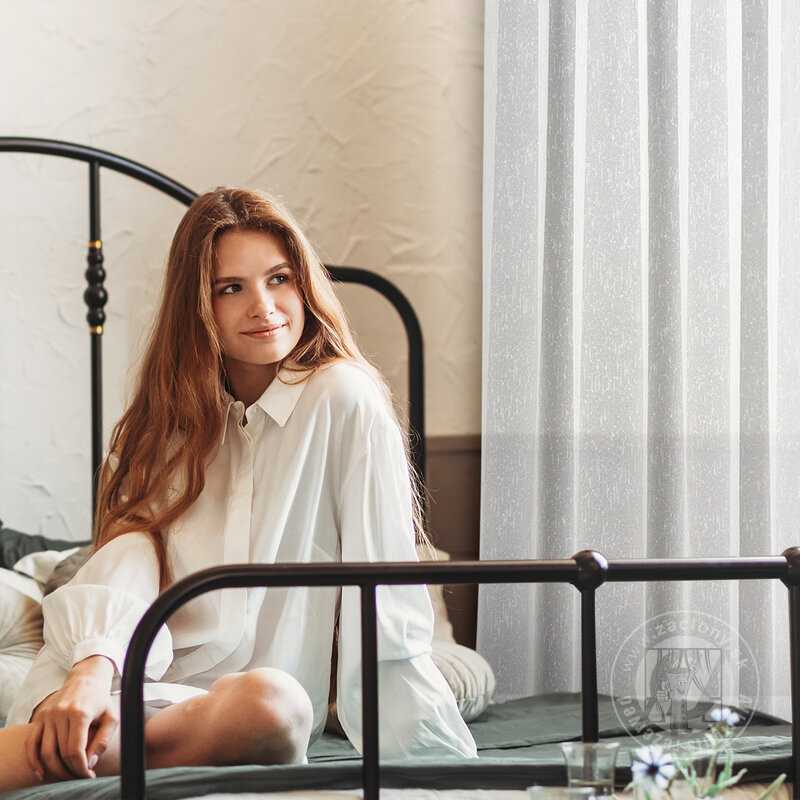 Záclona KELLY na krúžkoch biela so striebornou niťou 300x250cm