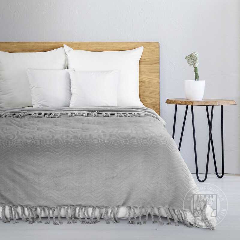 Deka so strapcami EMMA 150x200 cm strieborná