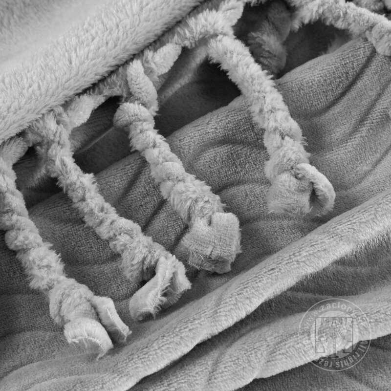 Deka so strapcami EMMA 150x200 cm strieborná