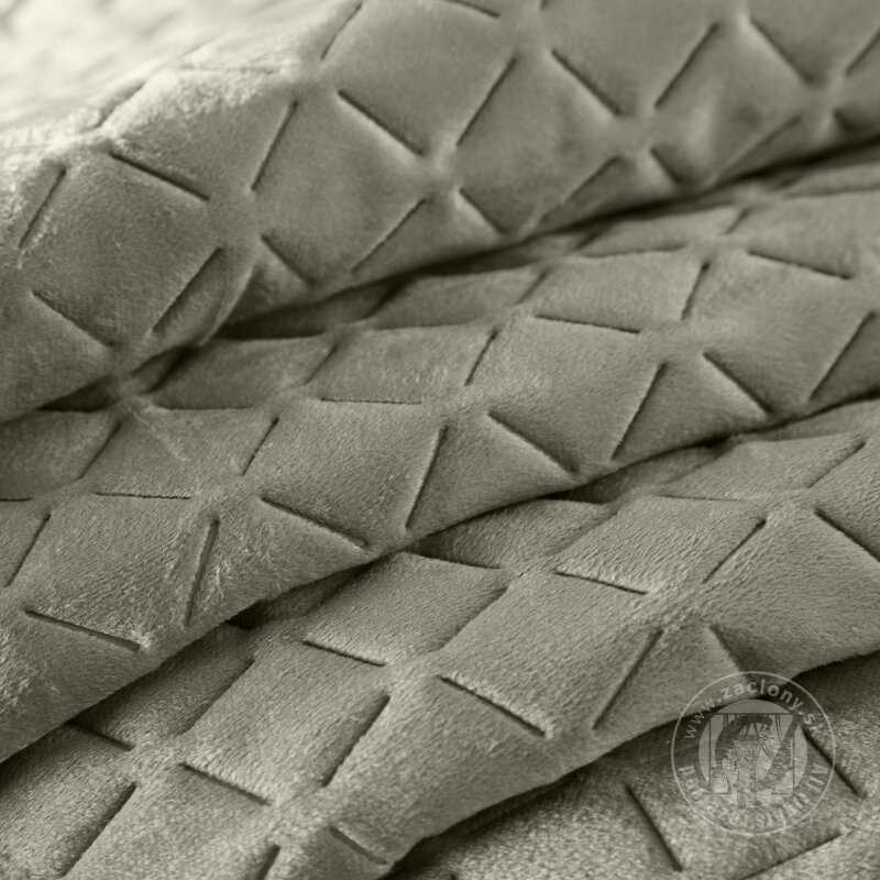 Zamatový prehoz na posteľ DIMON 220x240 cm strieborný