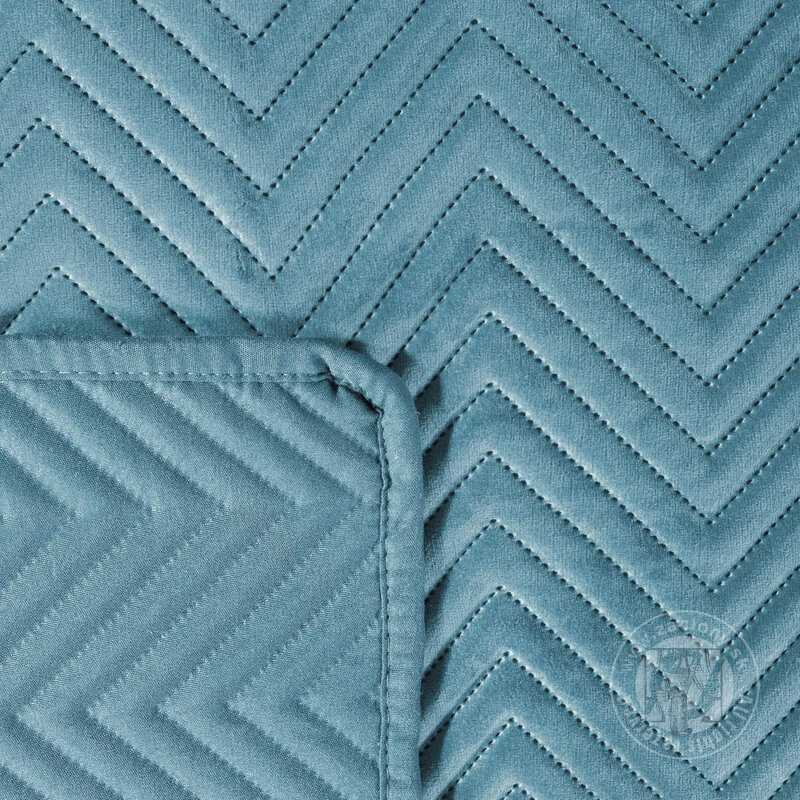 Zamatový prehoz na posteľ SOFIA 200x220 cm svetlomodrý