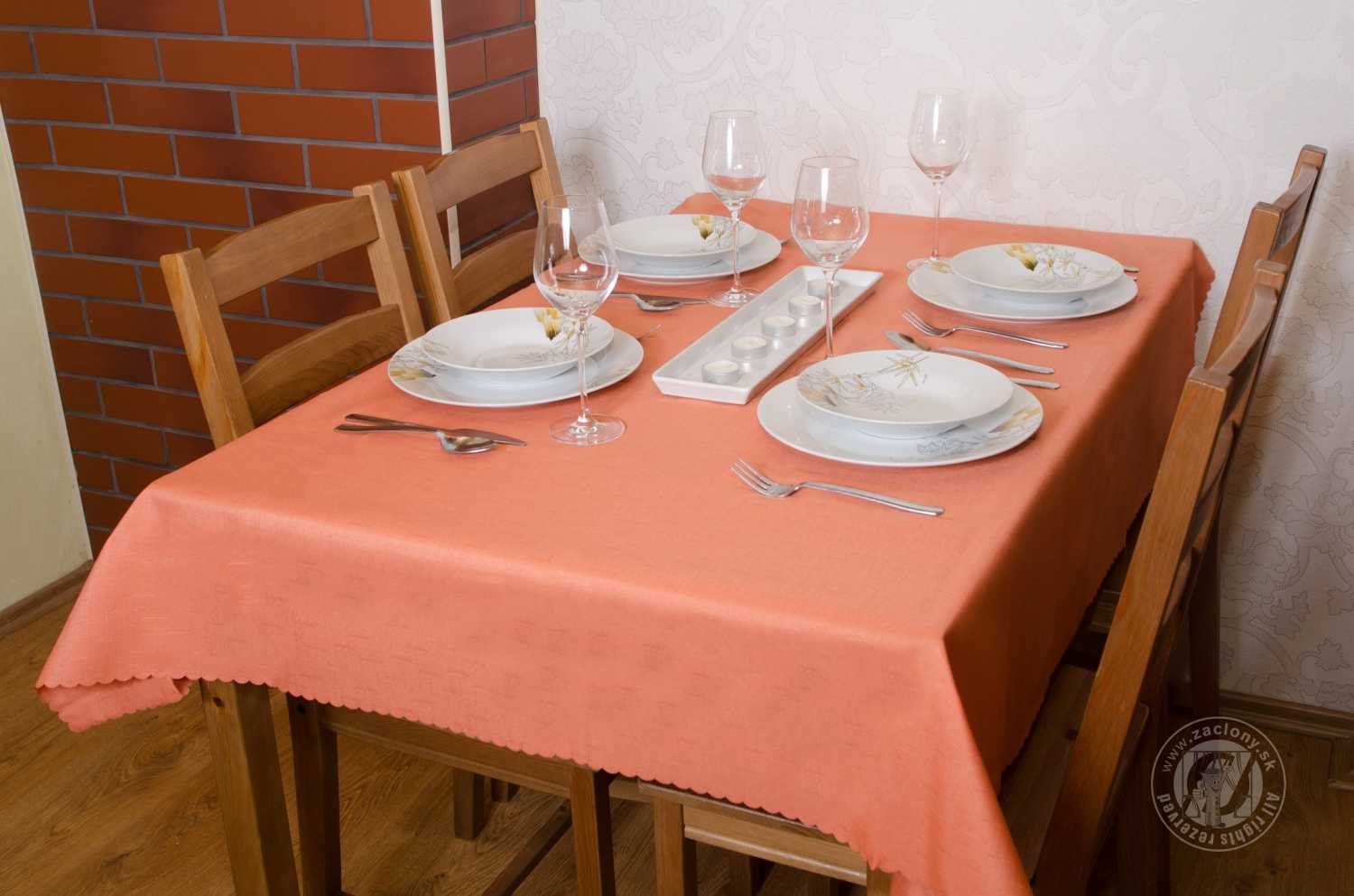 Teflonový obrus vodoodpudivý Kruh 160 cm lososový