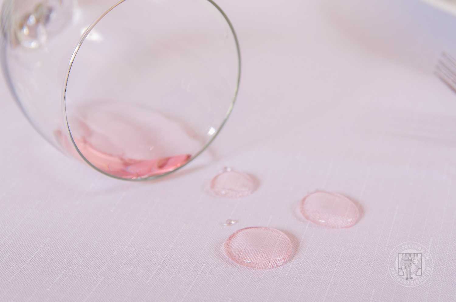 Teflonový obrus vodoodpudivý 75x75 cm biely