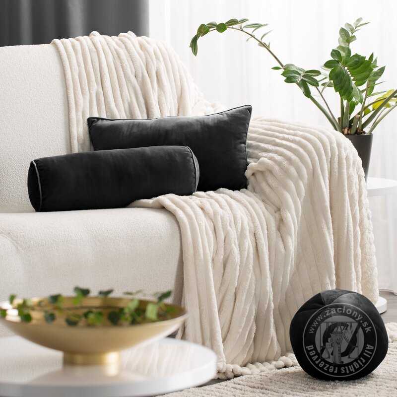 Vankúš valec GAJA5 s lemovaním 15x45 cm strieborný