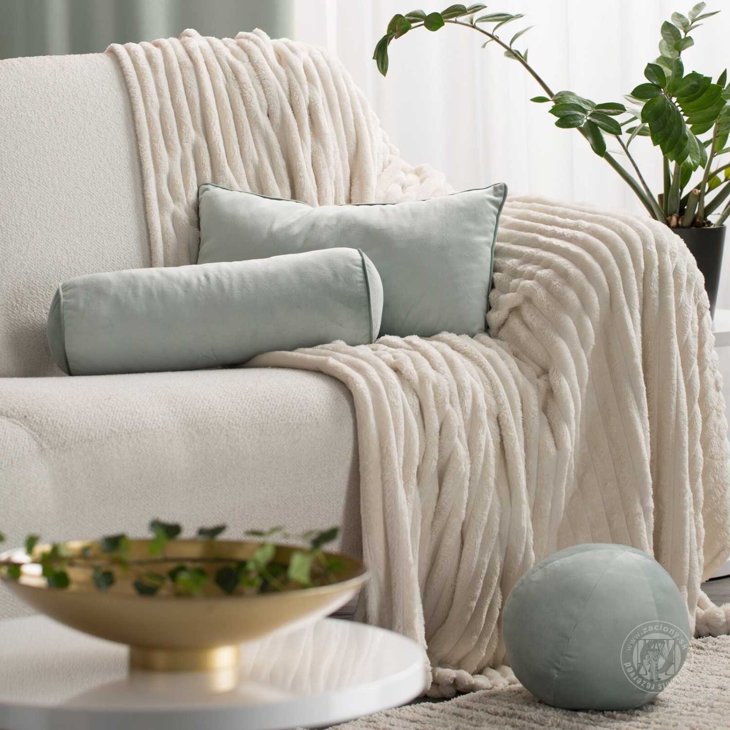 Vankúš GAJA3 s lemovaním 30x50 cm svetlá mätová