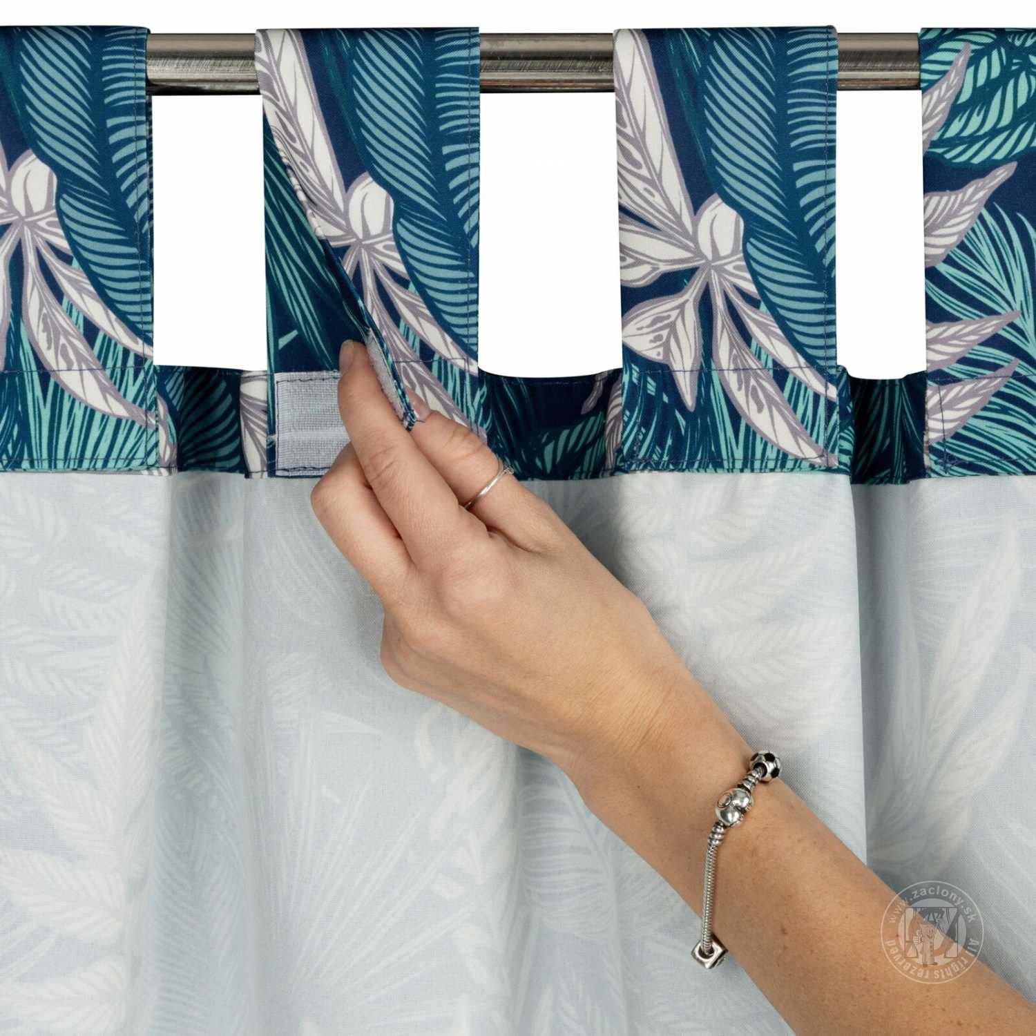 Záves na terasu GARDEN9 na pútkach 155x220 cm modré listy