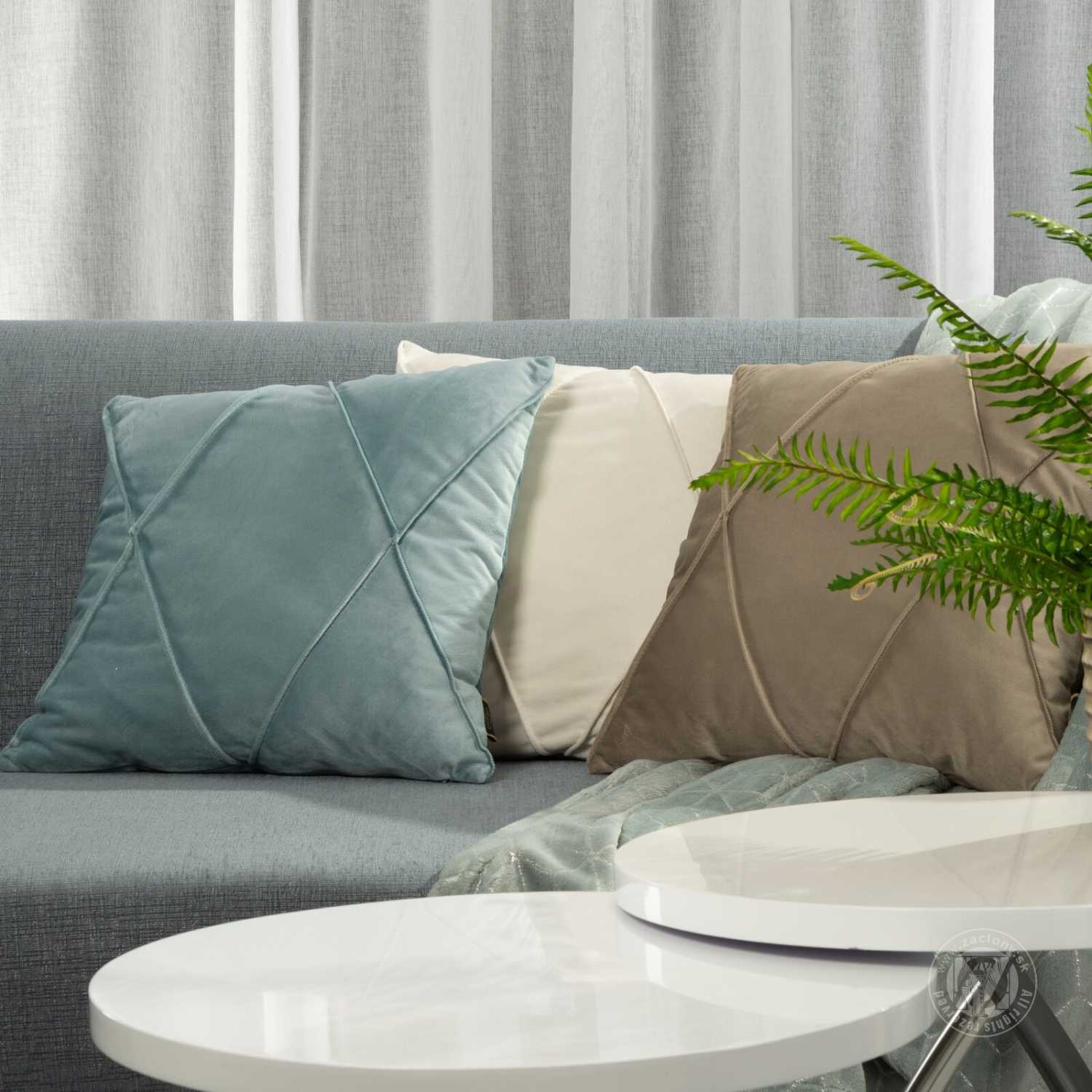 Zamatová obliečka na vankúš NALA1 45x45 cm svetlomodrá