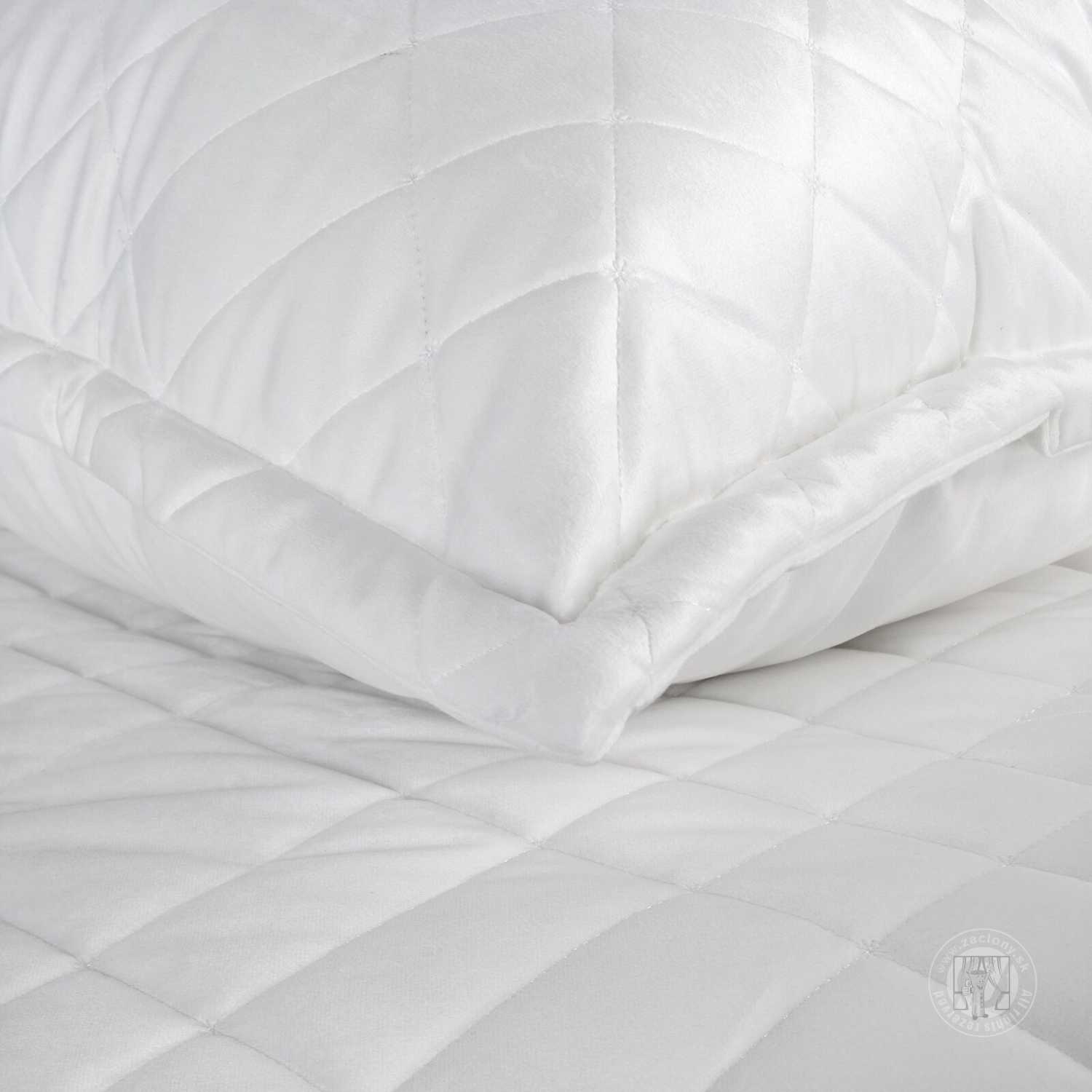 Zamatový prehoz na posteľ RIA6 170x210 cm biely