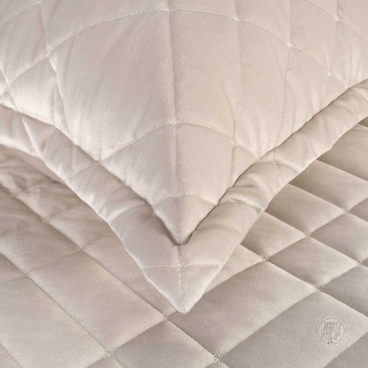 Zamatový prehoz na posteľ RIA6 170x210 cm krémový