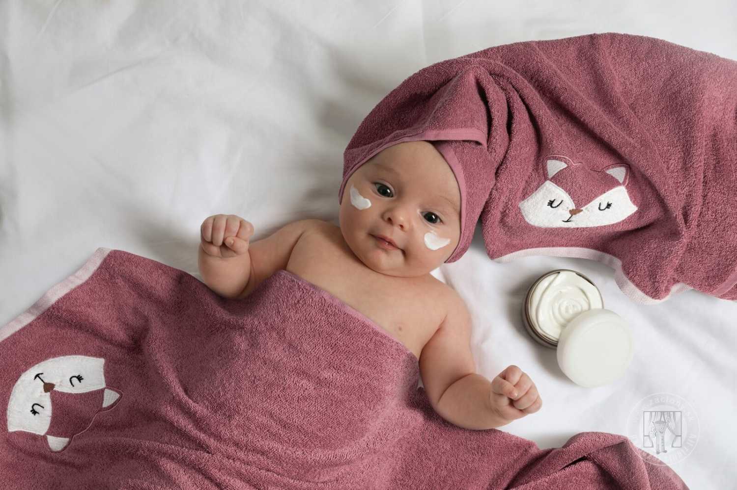 Detská osuška s kapucňou BABY 100x100cm tmavoružová s líškou