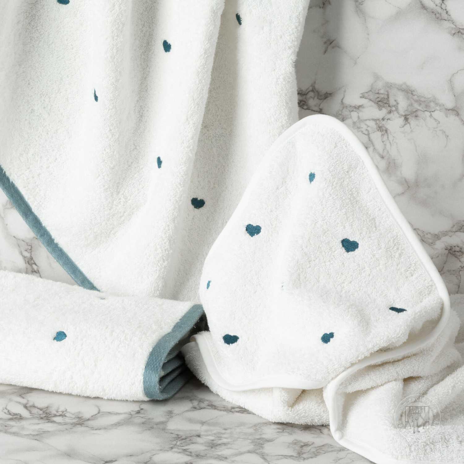 Detská osuška s kapucňou BABY 100x100cm biela s modrými srdiečkami