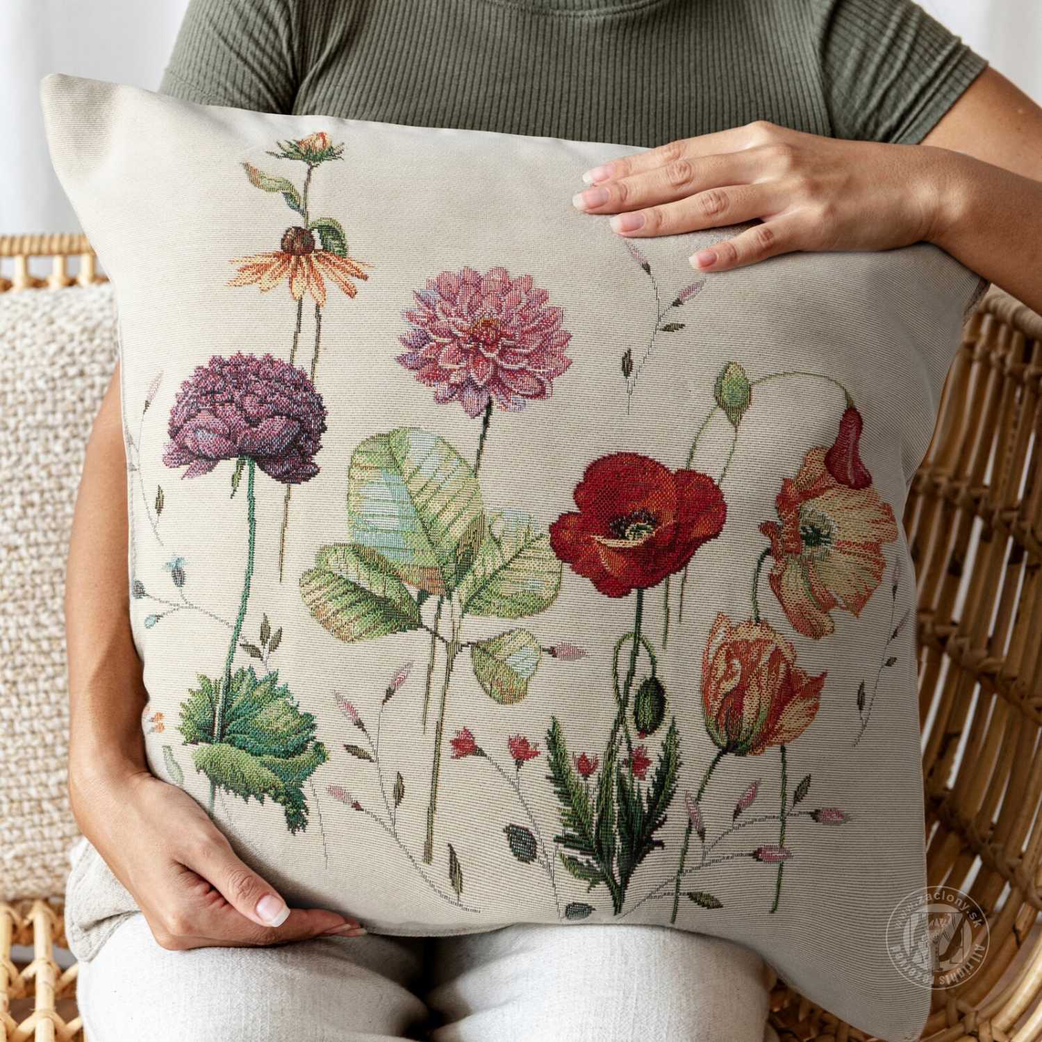 Gobelínová obliečka na vankúš 45x45cm sivobéžová s letnými kvetmi