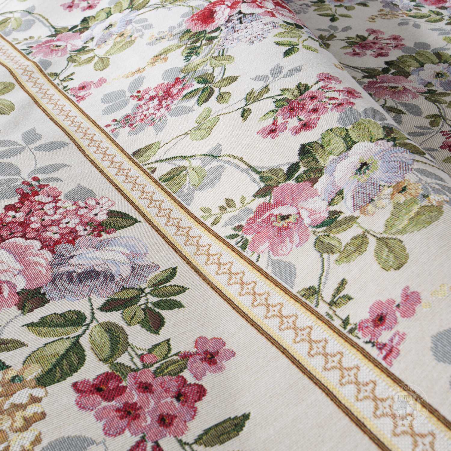 Gobelínový obrus 140x180cm prírodný/kvetinový