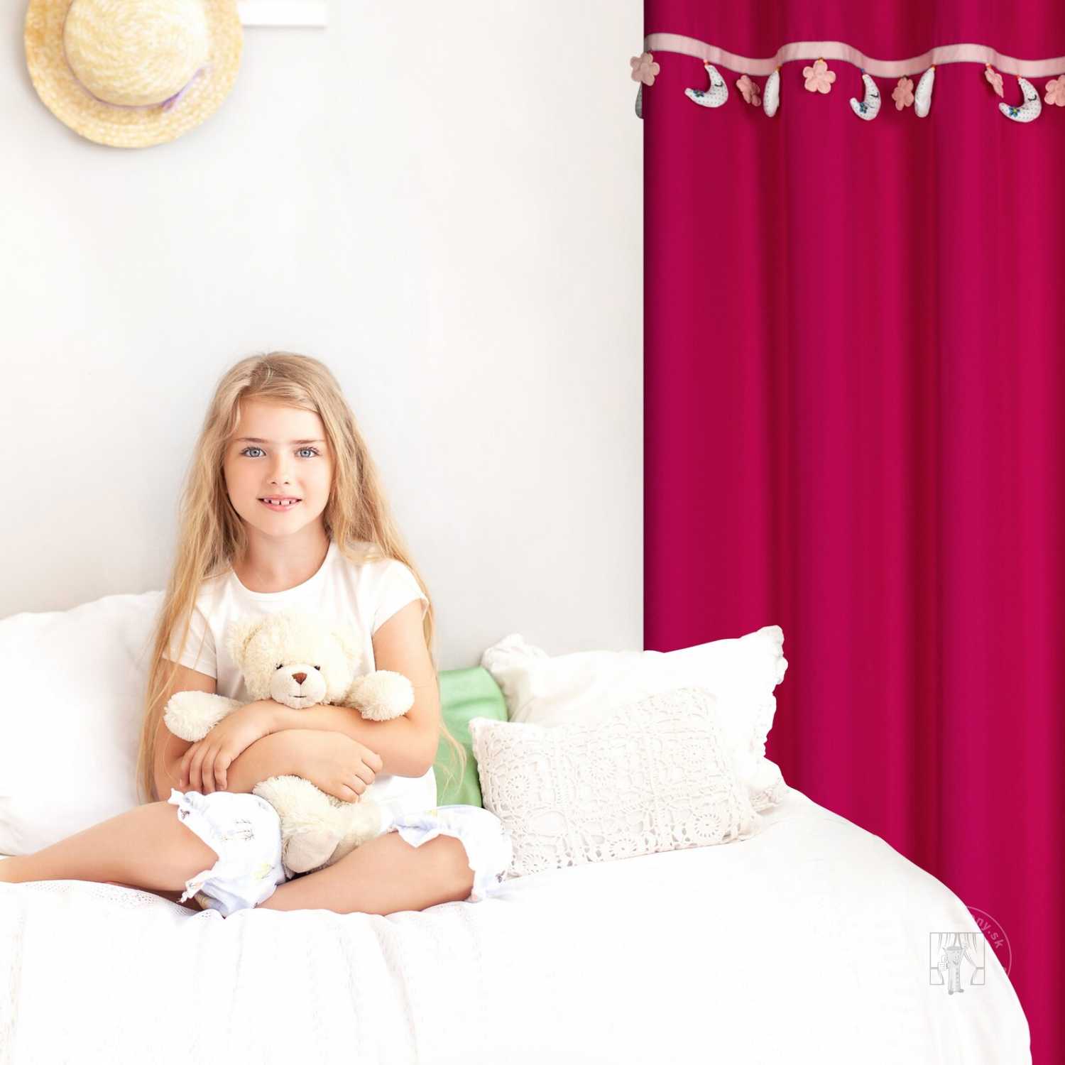 Záves MOON na krúžkoch 140x250cm tmavoružový s mesiačikmi