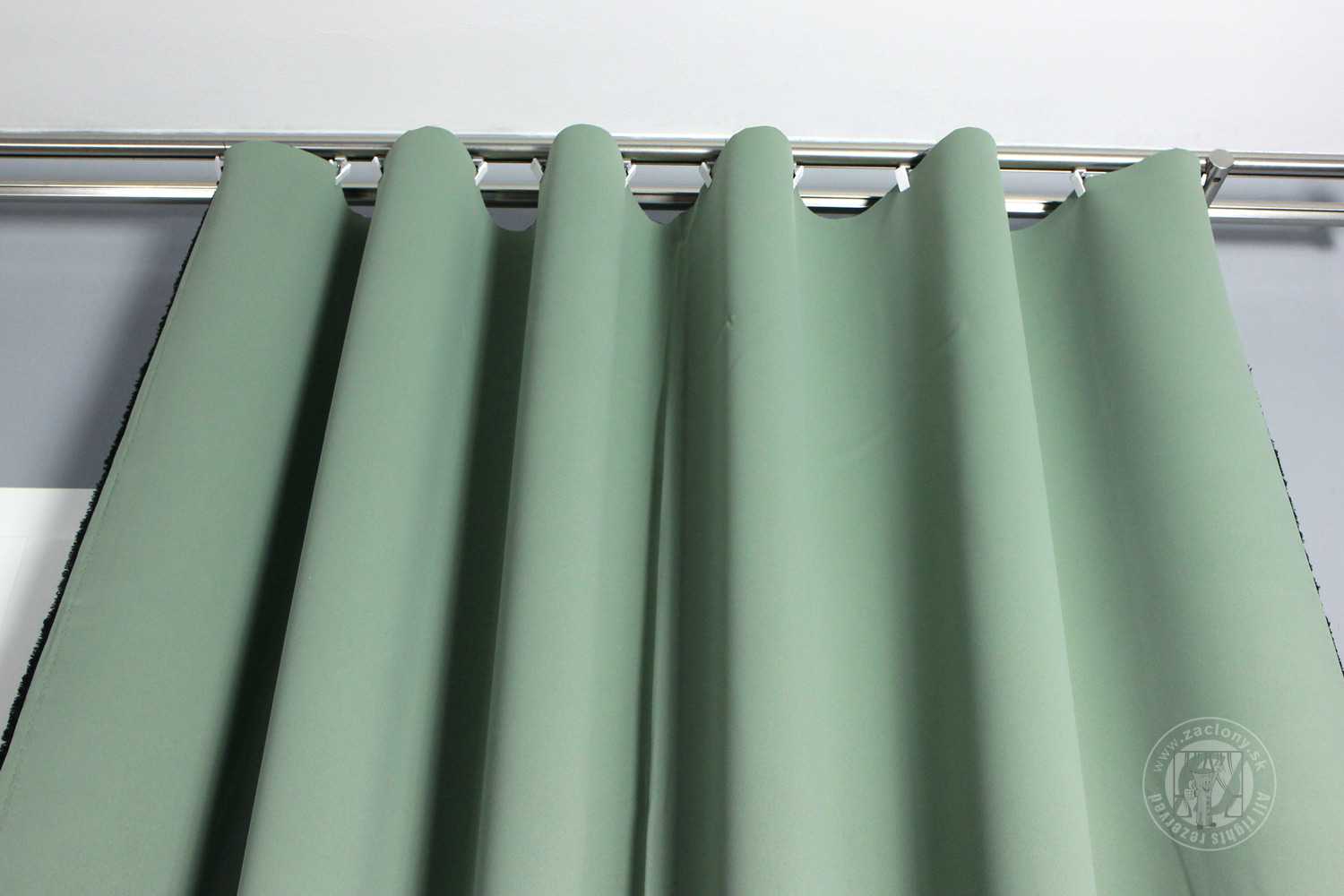 Hotový záves BlackOut 147 275x185cm mätový, 2ks