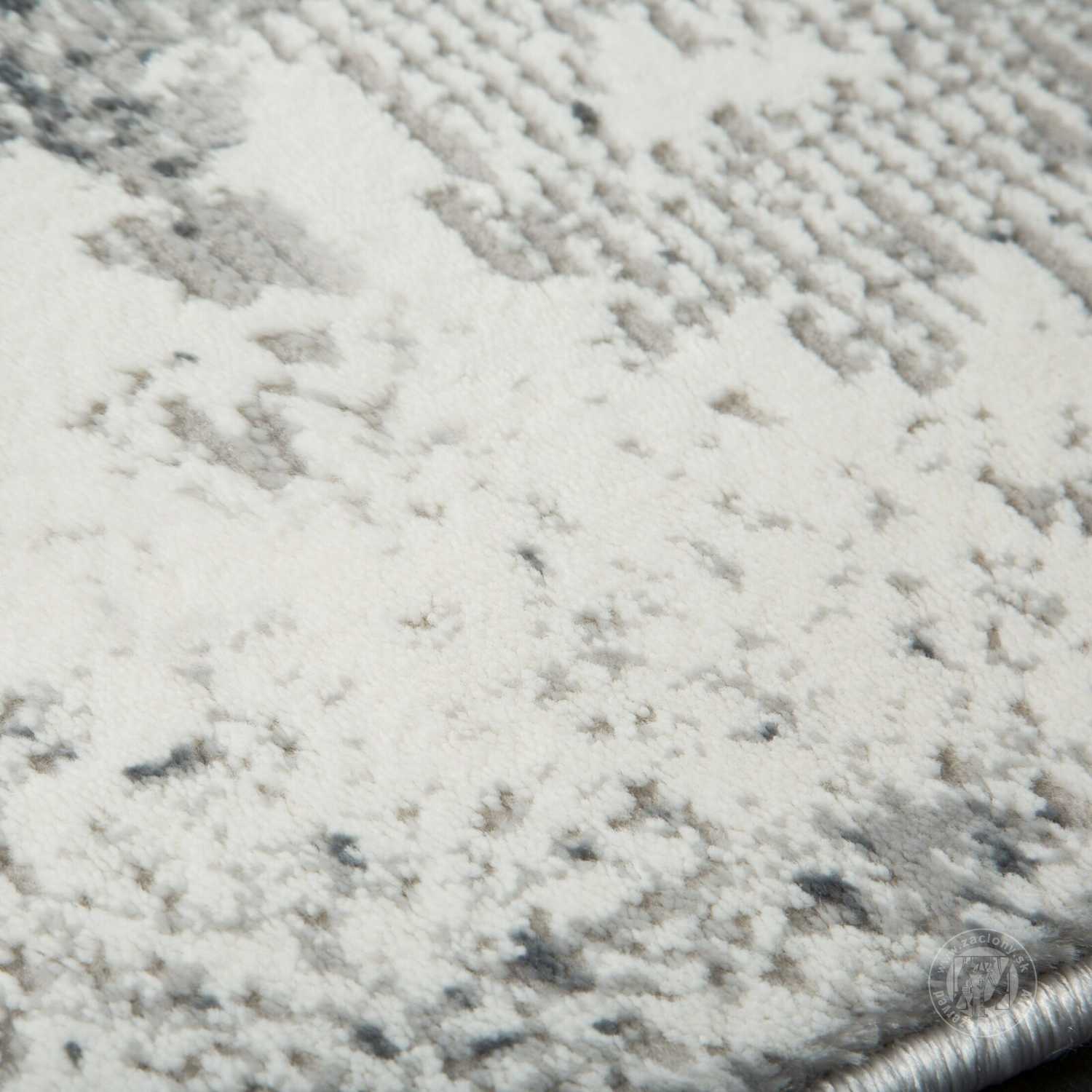 Kusový koberec ANEMON strieborný