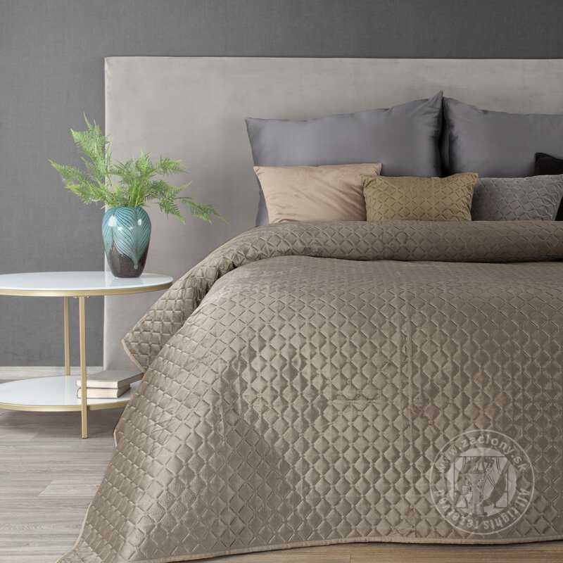 Zamatový prehoz na posteľ DIMON 200x220 cm tmavobéžový
