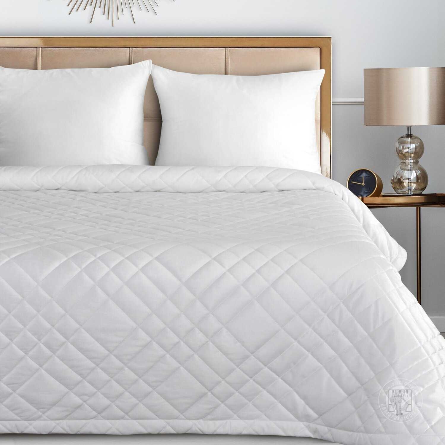 Zamatový prehoz na posteľ RIA6 200x220 cm biely