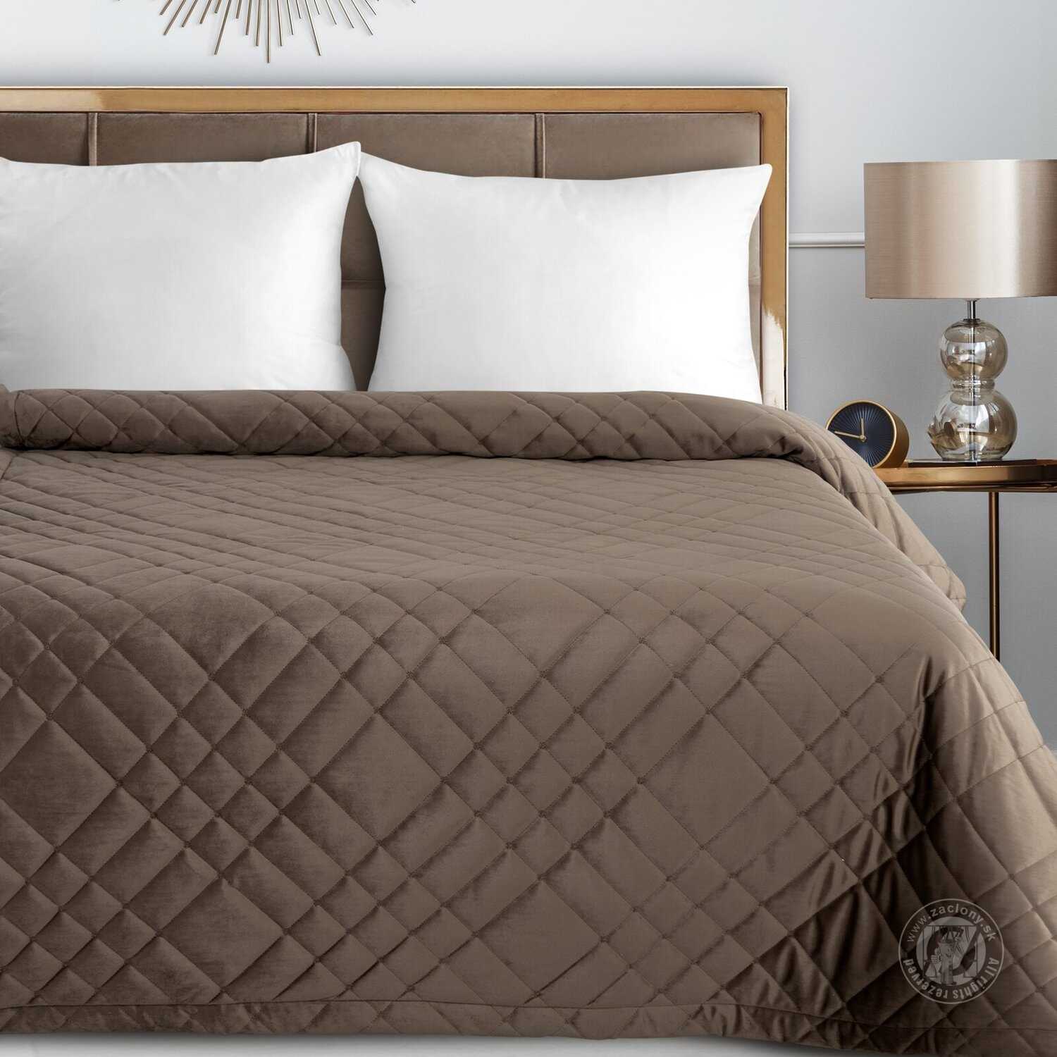 Zamatový prehoz na posteľ RIA 200x220 cm hnedý