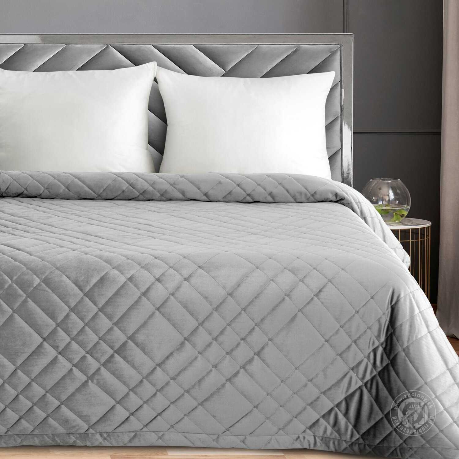 Zamatový prehoz na posteľ RIA6 170x210 cm strieborný