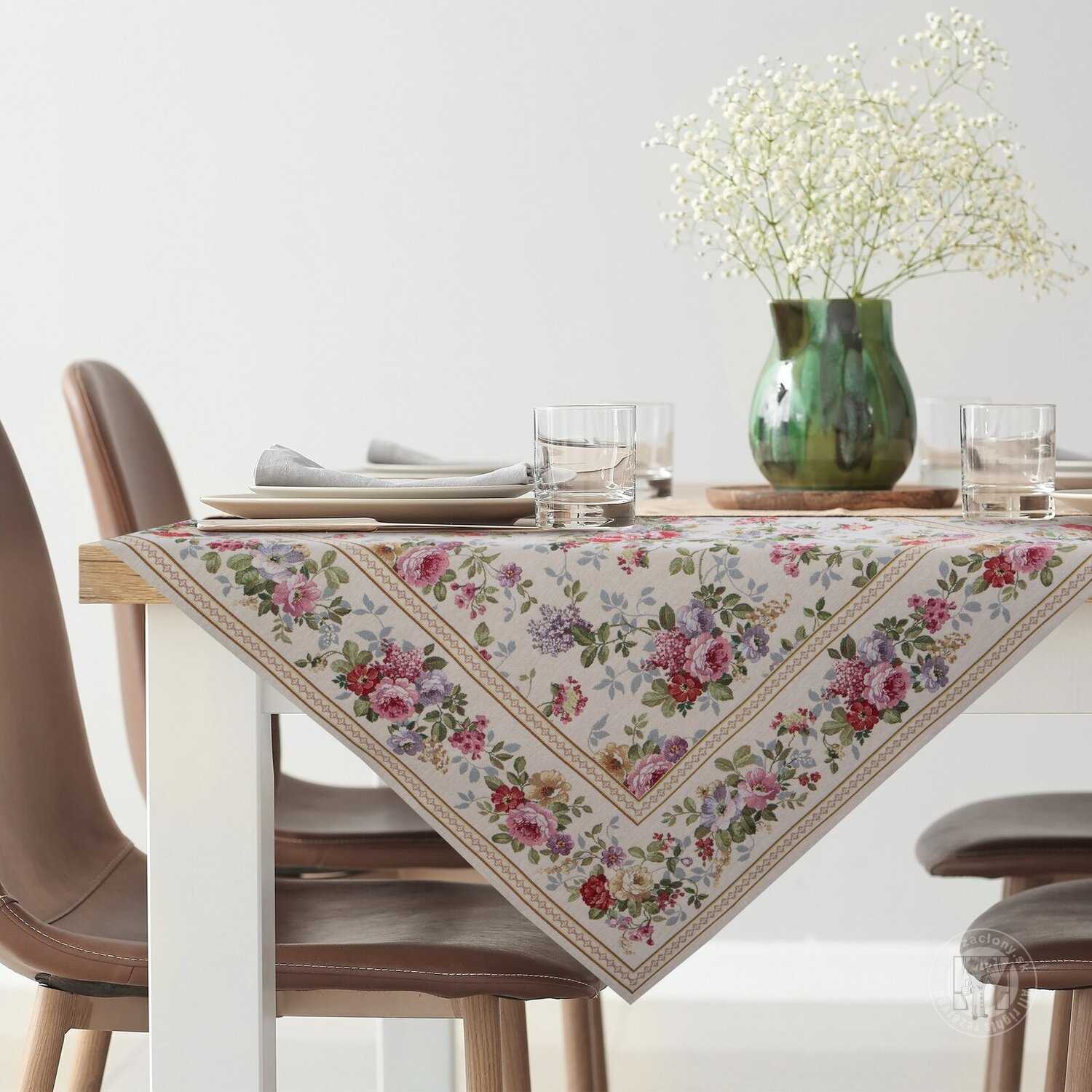 Gobelínový obrus 100x100cm prírodný/kvetinový