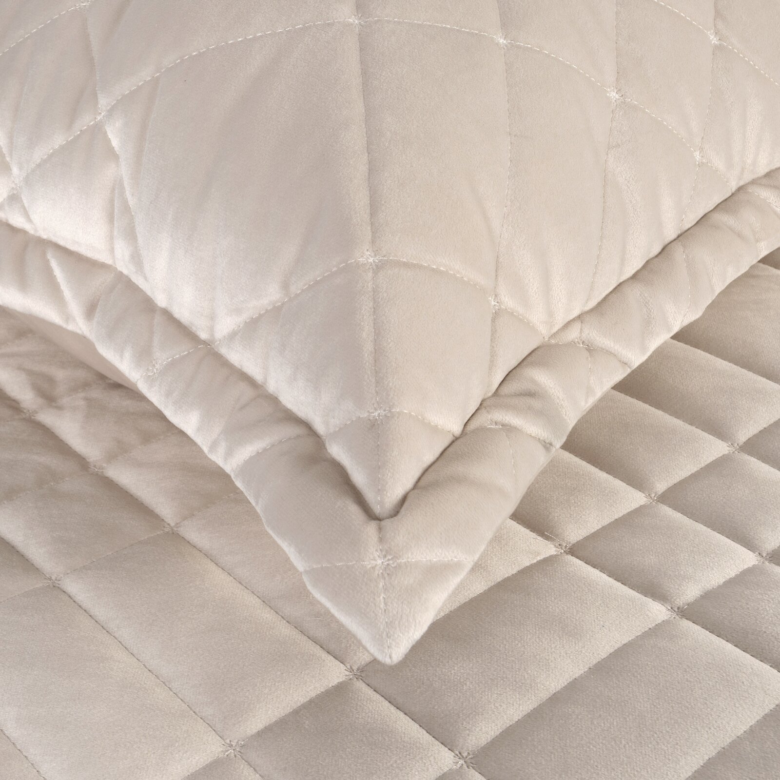 Zamatový prehoz na posteľ RIA6 170x210 cm krémový 170x210