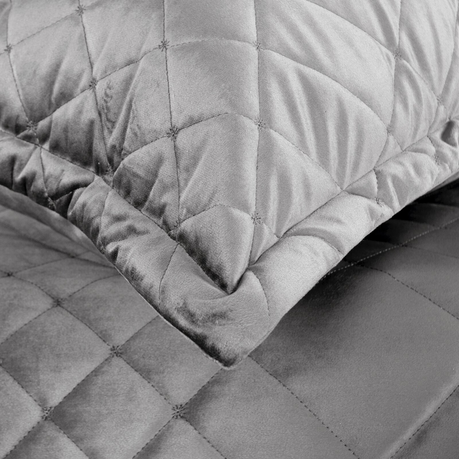 Zamatový prehoz na posteľ RIA6 200x220 cm strieborný 200x220